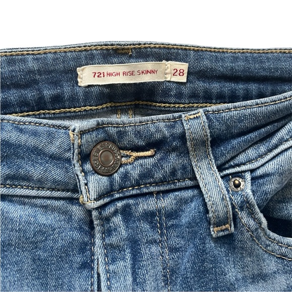 Levi’s 721 Distressed High Rise Skinny Jean - Picture 4 of 8